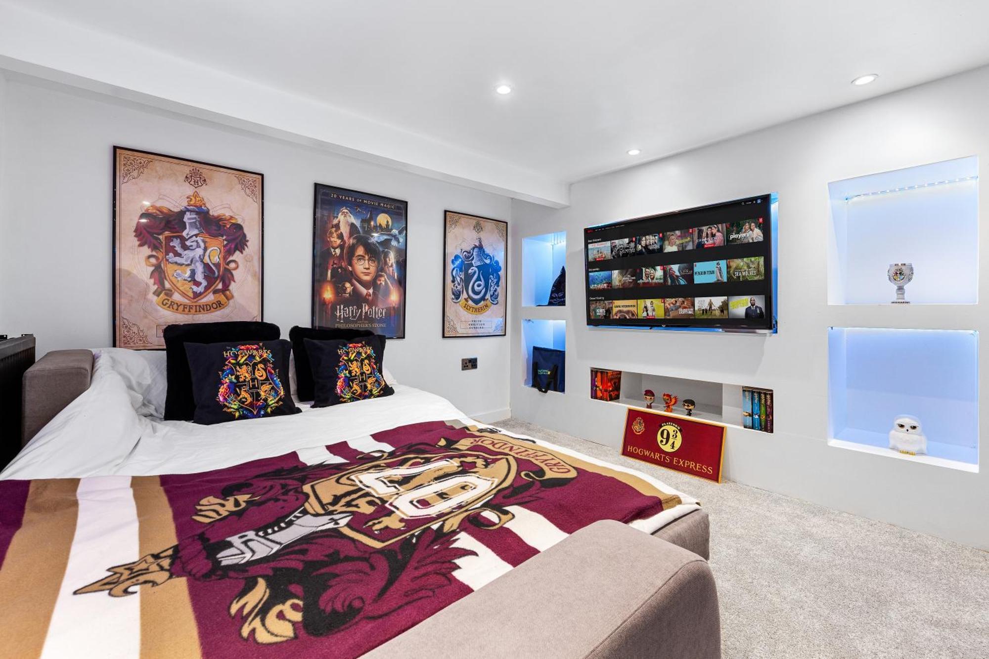 The Hogwarts Retreat - Cinema Room - Special May Offer - 25Th - 31St Watford  Ngoại thất bức ảnh